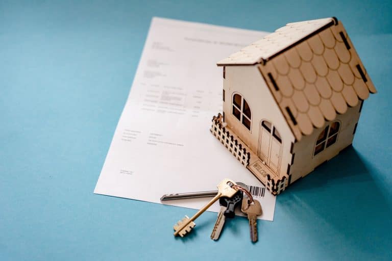 contrat avec maison et clés